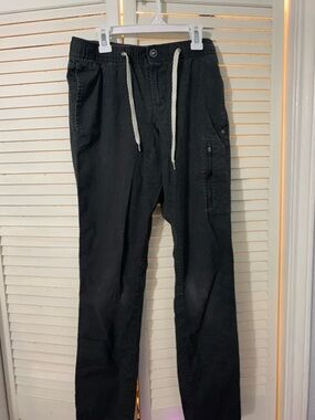 Vuori Men's Cargo Jogger Pants in Charcoal Gray